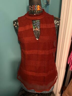 Soulmates Rust Red Sleeveless Mock Neck Keyhole Camisole